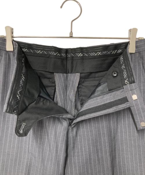 BURBERRY BLACK LABEL（バーバリーブラックレーベル）BURBERRY BLACK LABEL (バーバリーブラックレーベル) ストライプスーツ グレー サイズ:40Rの古着・服飾アイテム