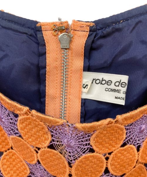 ROBE DE CHAMBRE COMME DES GARCONS（ローブドシャンブル コムデギャルソン）ROBE DE CHAMBRE COMME DES GARCONS (ローブドシャンブル コムデギャルソン) AD2000 レースデザインノースリーブブラウス オレンジ サイズ:Ｓの古着・服飾アイテム