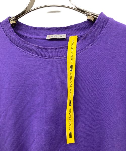 MONCLER（モンクレール）MONCLER (モンクレール) ALICIA KEYS 23SSダメージ加工プリントTシャツ パープル サイズ:Sの古着・服飾アイテム