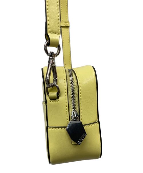 GANNI（ガニー）GANNI (ガニー) Textured Leather Camera Crossbody Bag レザーショルダーバッグ イエローの古着・服飾アイテム