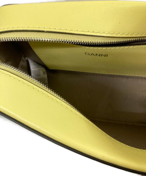 GANNI（ガニー）GANNI (ガニー) Textured Leather Camera Crossbody Bag レザーショルダーバッグ イエローの古着・服飾アイテム