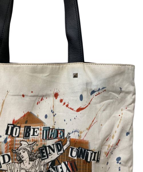 VALENTINO GARAVANI（ヴァレンティノ・ガラヴァーニ）VALENTINO GARAVANI (ヴァレンティノ・ガラヴァーニ) Jamie Reid (ジェイミー・リード) トートバッグ アイボリーの古着・服飾アイテム