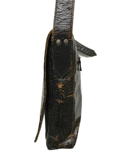 MARC MARMEL（マークマーメル）MARC MARMEL (マークマーメル) クラッキングショルダーバッグ ブラックの古着・服飾アイテム