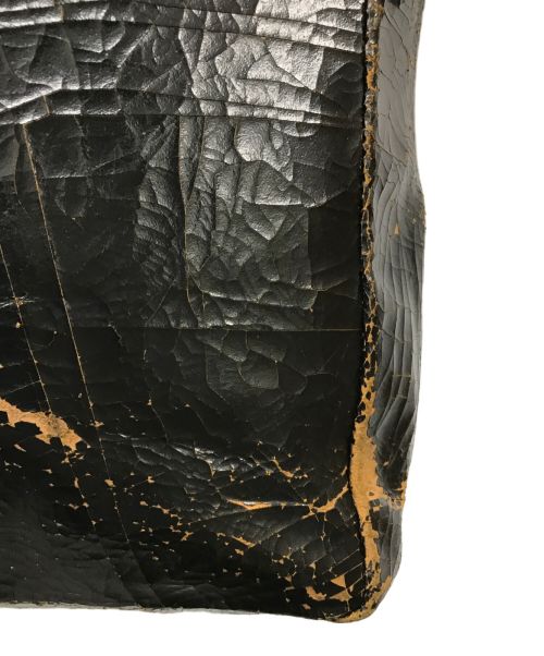 MARC MARMEL（マークマーメル）MARC MARMEL (マークマーメル) クラッキングショルダーバッグ ブラックの古着・服飾アイテム