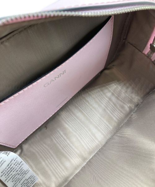 GANNI（ガニー）Ganni (ガニー) Textured Leather Camera Crossbody Bag ピンクの古着・服飾アイテム