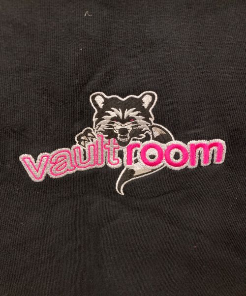 vault room（ボルトルーム）vault room (ボルトルーム) CRAZY RACCOON (クレイジーラクーン) SELLY hoodie ブラック サイズ:Lの古着・服飾アイテム