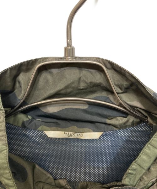 VALENTINO（ヴァレンティノ）VALENTINO (ヴァレンティノ) ウッドランドカモダブルジップパーカー カーキ サイズ:46の古着・服飾アイテム