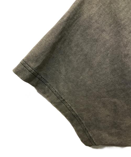 ARNODEFRANCE（アルノデフランス）ARNODEFRANCE (アルノデフランス) A Studs T-Shirt カーキ サイズ:Mの古着・服飾アイテム