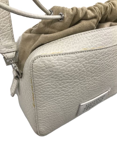 Maison Margiela（メゾンマルジェラ）Maison Margiela (メゾンマルジェラ) 5AC ミディアム カメラバッグ ホワイト サイズ:不明の古着・服飾アイテム