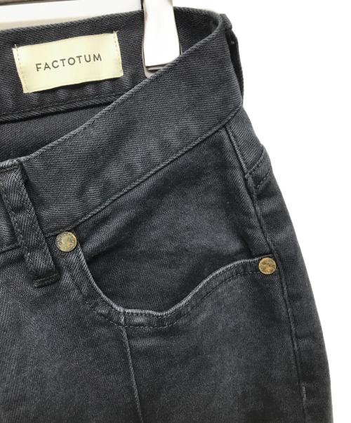 FACTOTUM（ファクトタム）FACTOTUM (ファクトタム) STUDIOUS (ステュディオス) 別注センタークリースストレートデニム グレー サイズ:S 未使用品の古着・服飾アイテム