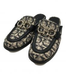 Salvatore Ferragamo（サルヴァトーレ フェラガモ）の古着「ガンチーニ ジャガードミュール」｜ベージュ×ブラック