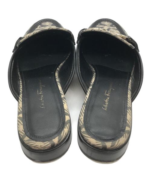 Salvatore Ferragamo（サルヴァトーレ フェラガモ）Salvatore Ferragamo (サルヴァトーレ フェラガモ) ガンチーニ ジャガードミュール ベージュ×ブラック サイズ:5 1/2の古着・服飾アイテム