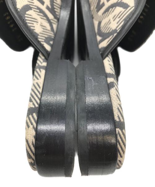 Salvatore Ferragamo（サルヴァトーレ フェラガモ）Salvatore Ferragamo (サルヴァトーレ フェラガモ) ガンチーニ ジャガードミュール ベージュ×ブラック サイズ:5 1/2の古着・服飾アイテム