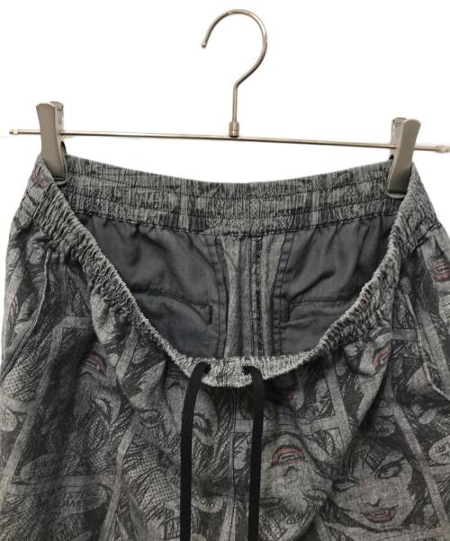 Hysteric Glamour（ヒステリックグラマー）Hysteric Glamour (ヒステリックグラマー) VAMPIRELLA/CAUGHT DEMON柄 イージーショーツ グレー サイズ:Lの古着・服飾アイテム