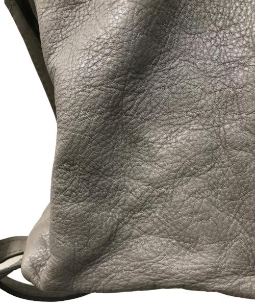 IO PELLE（イオペレ）IO PELLE (イオペレ) レザーナップサック グレーの古着・服飾アイテム