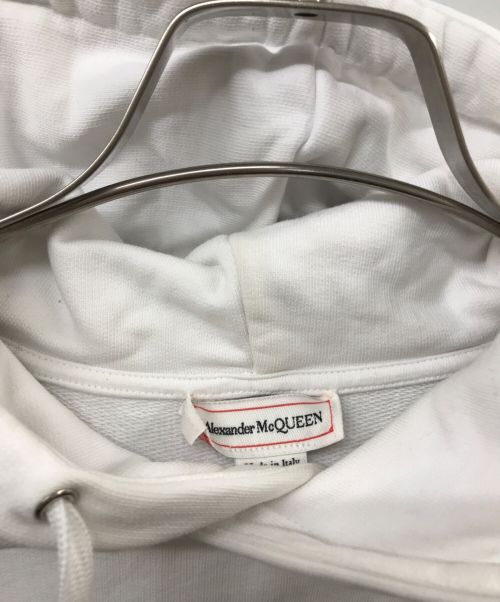 ALEXANDER McQUEEN（アレキサンダーマックイーン）ALEXANDER McQUEEN (アレキサンダーマックイーン) グラフィックプリントコットンフーディー ホワイト サイズ:XLの古着・服飾アイテム