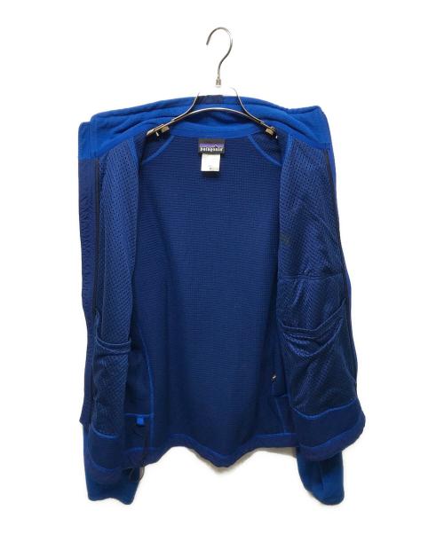 Patagonia（パタゴニア）Patagonia (パタゴニア) LIGHTWEIGHT R4 JACKET ブルー サイズ:Mの古着・服飾アイテム