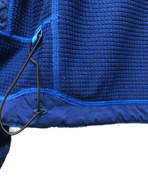Patagonia（パタゴニア）Patagonia (パタゴニア) LIGHTWEIGHT R4 JACKET ブルー サイズ:Mの古着・服飾アイテム