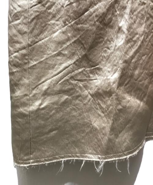 ETRE TOKYO（エトレトウキョウ）ETRE TOKYO (エトレトウキョウ) オーバルネックカットオフサテンワンピース ベージュ サイズ:Freeの古着・服飾アイテム