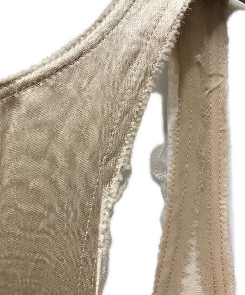 ETRE TOKYO（エトレトウキョウ）ETRE TOKYO (エトレトウキョウ) オーバルネックカットオフサテンワンピース ベージュ サイズ:Freeの古着・服飾アイテム