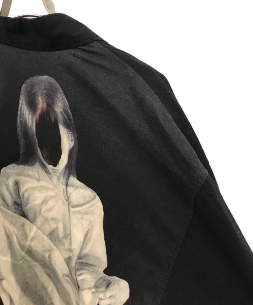 BLACK Scandal Yohji Yamamoto（ブラックスキャンダルヨウジヤマモト）BLACK Scandal Yohji Yamamoto (ブラックスキャンダルヨウジヤマモト) バッグプリントロングシャツ ブラック サイズ:3の古着・服飾アイテム
