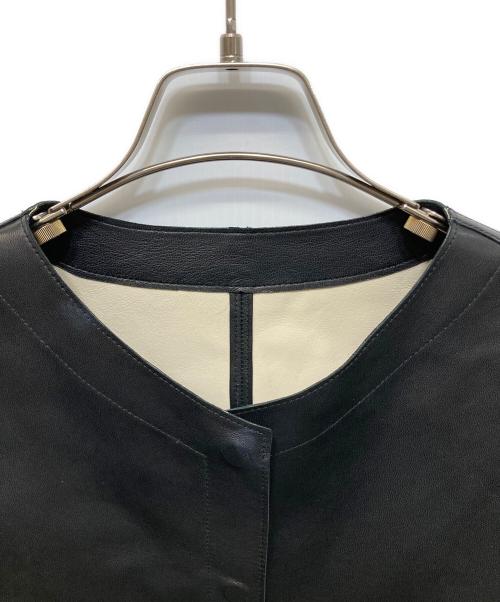 THE CLASSE DoCLASSE（ザクラス ドゥクラッセ）THE CLASSE DoCLASSE (ザクラス ドゥクラッセ) ラムナッパレザー・ノーカラージャケット ブラック×ベージュ サイズ:7の古着・服飾アイテム