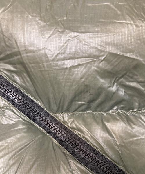 NANGA（ナンガ）NANGA (ナンガ) Pilgrim Surf+Supply (ピルグリム サーフサプライ) EXPEDITION DOWN JACKET オリーブ サイズ:Lの古着・服飾アイテム