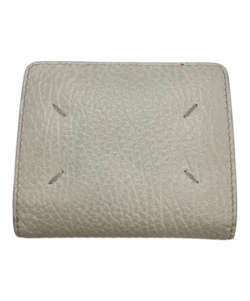 Maison Margiela（メゾンマルジェラ）Maison Margiela (メゾンマルジェラ) Compact Bi Fold Wallet ホワイトの古着・服飾アイテム