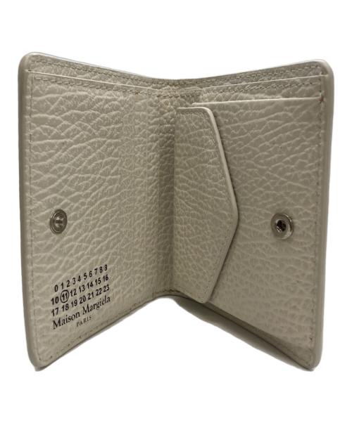 Maison Margiela（メゾンマルジェラ）Maison Margiela (メゾンマルジェラ) Compact Bi Fold Wallet ホワイトの古着・服飾アイテム
