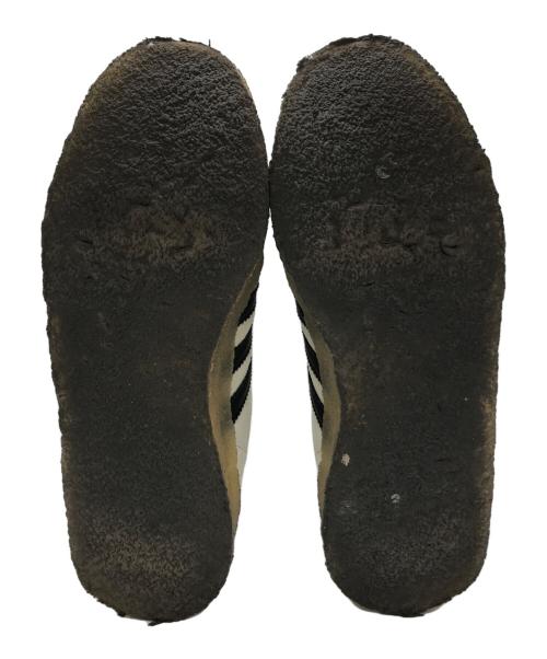 adidas（アディダス）adidas (アディダス) CLARKS (クラークス) KITH RONNIE FIEG (キスロニーフィグ) 8th Street Samba Kithmas ホワイト×ベージュ サイズ:28.5㎝の古着・服飾アイテム