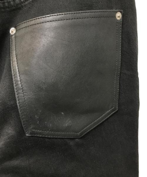 JOHN LAWRENCE SULLIVAN（ジョン ローレンス サリバン）JOHN LAWRENCE SULLIVAN (ジョン ローレンス サリバン) LEATHER PATCH DENIM ブラック サイズ:46の古着・服飾アイテム