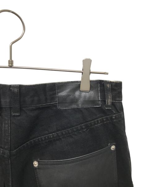 JOHN LAWRENCE SULLIVAN（ジョン ローレンス サリバン）JOHN LAWRENCE SULLIVAN (ジョン ローレンス サリバン) LEATHER PATCH DENIM ブラック サイズ:46の古着・服飾アイテム