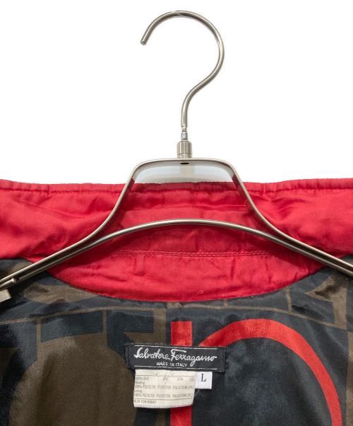 Salvatore Ferragamo（サルヴァトーレ フェラガモ）Salvatore Ferragamo (サルヴァトーレ フェラガモ) シルクキルティングコート レッド サイズ:Lの古着・服飾アイテム