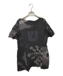 ISSEY MIYAKE（イッセイミヤケ）の古着「ストレッチプリーツ ボックスドットグラフィックTシャツ」｜ブラック×グレー