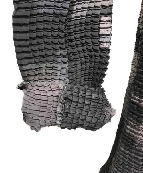 ISSEY MIYAKE（イッセイミヤケ）ISSEY MIYAKE (イッセイミヤケ) ストレッチプリーツ ボックスドットグラフィックシャツ ブラック×グレー サイズ:2の古着・服飾アイテム