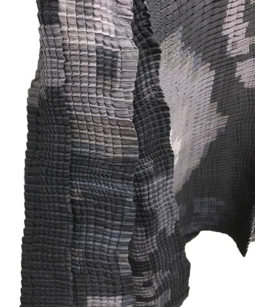 ISSEY MIYAKE（イッセイミヤケ）ISSEY MIYAKE (イッセイミヤケ) ストレッチプリーツ ボックスドットグラフィックシャツ ブラック×グレー サイズ:2の古着・服飾アイテム