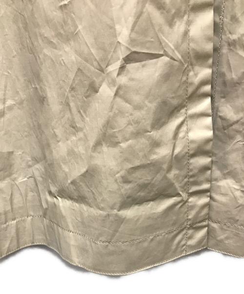 JOHN LAWRENCE SULLIVAN（ジョン ローレンス サリバン）JOHN LAWRENCE SULLIVAN (ジョン ローレンス サリバン) COATED COTTON 2WAYトレンチコート ベージュ サイズ:Mの古着・服飾アイテム