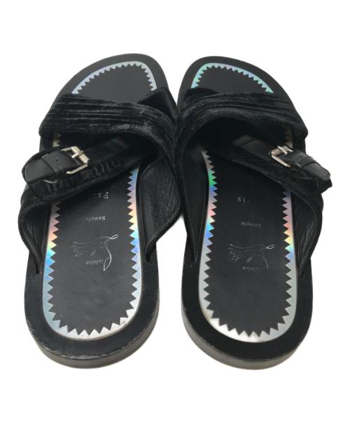 Christian Louboutin（クリスチャン・ルブタン）Christian Louboutin (クリスチャン・ルブタン) ベロアクロスストラップサンダル ブラック サイズ:43の古着・服飾アイテム