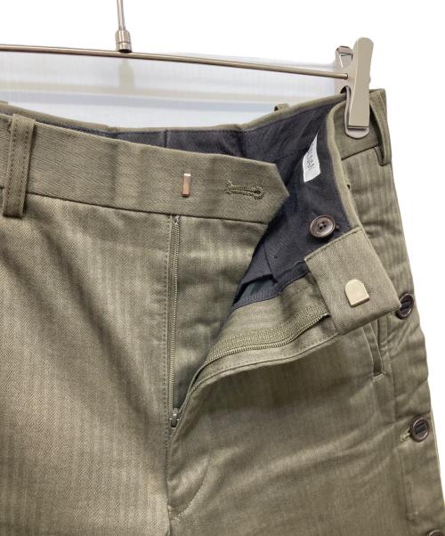 JOHN LAWRENCE SULLIVAN（ジョン ローレンス サリバン）JOHN LAWRENCE SULLIVAN (ジョン ローレンス サリバン) サイドボタンパンツ オリーブ サイズ:36の古着・服飾アイテム
