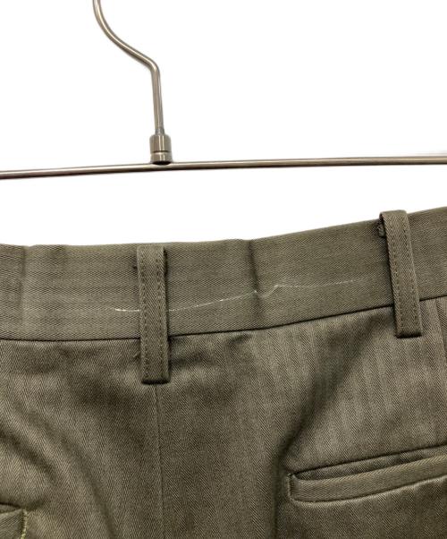 JOHN LAWRENCE SULLIVAN（ジョン ローレンス サリバン）JOHN LAWRENCE SULLIVAN (ジョン ローレンス サリバン) サイドボタンパンツ オリーブ サイズ:36の古着・服飾アイテム