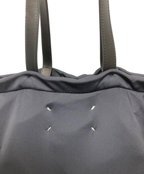 Maison Margiela（メゾンマルジェラ）Maison Margiela (メゾンマルジェラ) ラバーカレンダーロゴトートバッグ ブラックの古着・服飾アイテム