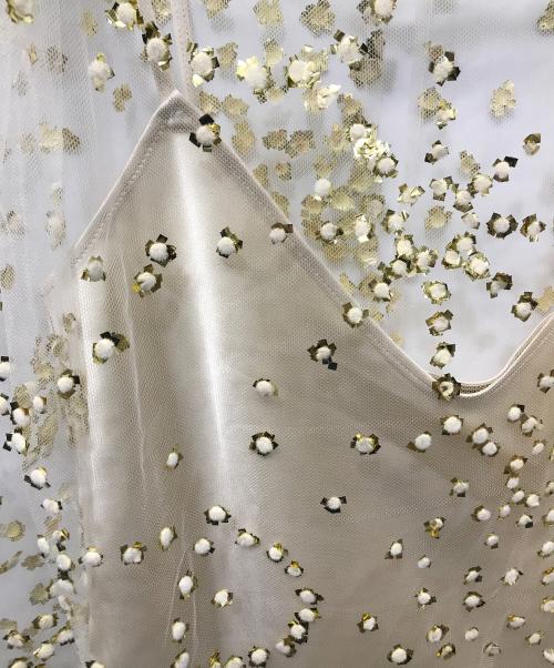 ESSENCE OF LUXURY  ESTNATION（エッセンスオブラグジュアリー エストネーション）ESSENCE OF LUXURY  ESTNATION (エッセンスオブラグジュアリー エストネーション) スパングルトップ ベージュ サイズ:FREEの古着・服飾アイテム