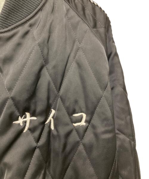 JohnUNDERCOVER（ジョンアンダーカバー）JohnUNDERCOVER (ジョンアンダーカバー) サイコ刺繍キルティングスカジャン ブラック サイズ:2の古着・服飾アイテム