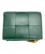 BOTTEGA VENETAボッテガベネタ）の古着「スモールカセット 2つ折り財布」｜グリーン