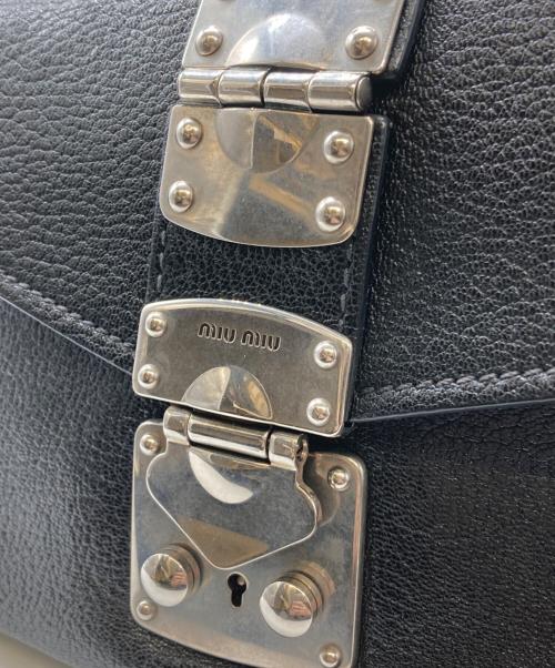 MIU MIU（ミュウミュウ）MIU MIU (ミュウミュウ) レザーチェーンショルダーバッグ ブラックの古着・服飾アイテム