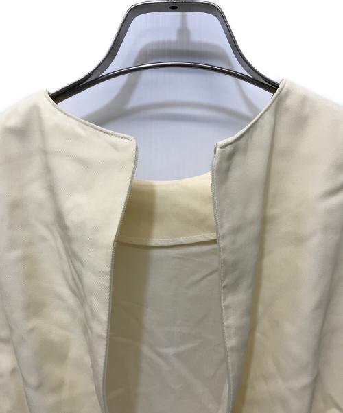 AKIRA NAKA（アキラナカ）AKIRA NAKA (アキラナカ) ベルト付きノースリーブワンピース ベージュ サイズ:1の古着・服飾アイテム