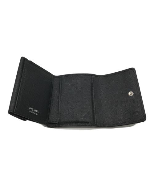 PRADA（プラダ）PRADA (プラダ) サフィアーノトライアングル 財布 ブラックの古着・服飾アイテム