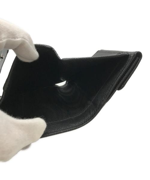 PRADA（プラダ）PRADA (プラダ) サフィアーノトライアングル 財布 ブラックの古着・服飾アイテム