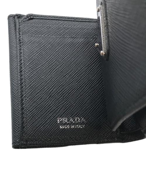 PRADA（プラダ）PRADA (プラダ) サフィアーノトライアングル 財布 ブラックの古着・服飾アイテム