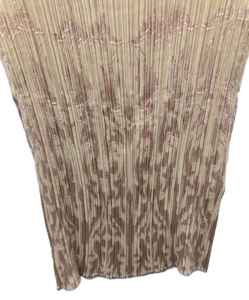 ISSEY MIYAKE WHITE LABEL（イッセイミヤケホワイトレーベル）ISSEY MIYAKE white label (イッセイミヤケホワイトレーベル) ノースリーブプリーツカットソー ベージュ サイズ:3の古着・服飾アイテム